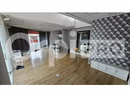 location commerce pessac 33600 57m²