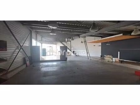 location commerce lons 64140 275m²