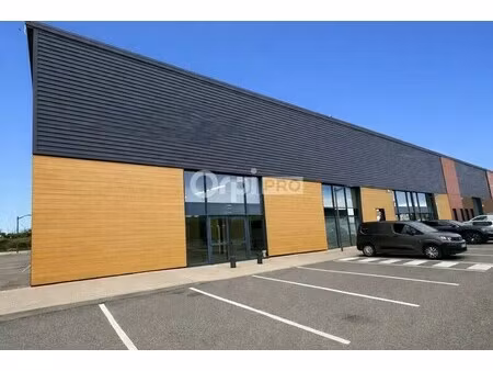 location commerce orange 84100 486m²