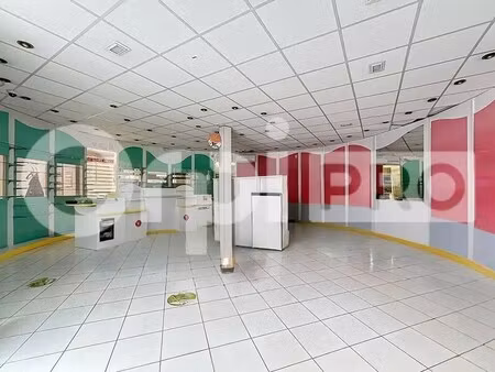 location commerce monchy saint eloi 60290 140m²
