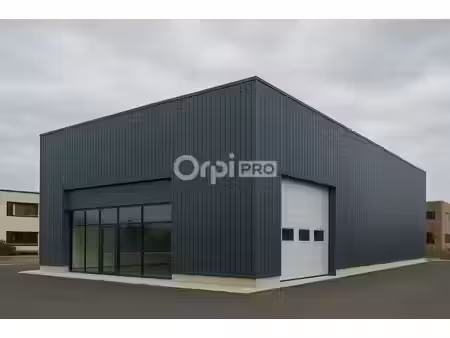 location commerce brech 56400 695m²