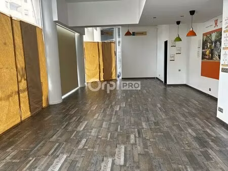 location commerce pau 64000 204m²