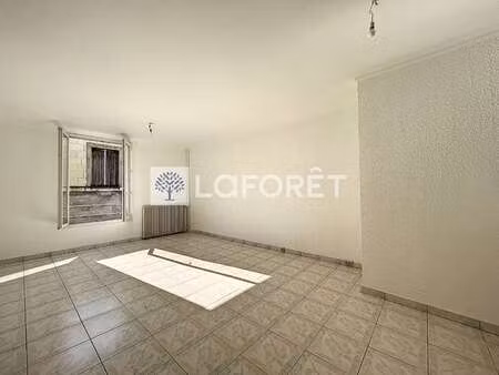 location appartement 3 pièces à thouars (79100) : à louer 3 pièces / 96m² thouars