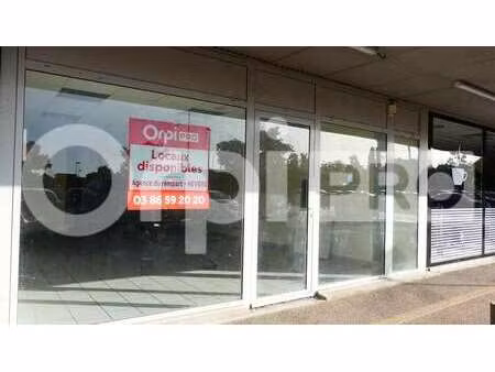 location commerce 70 m²