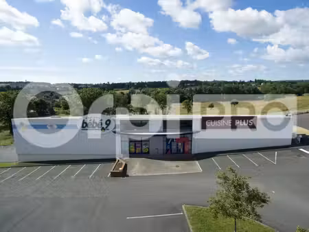 location commerce premilhat 03410 630m²