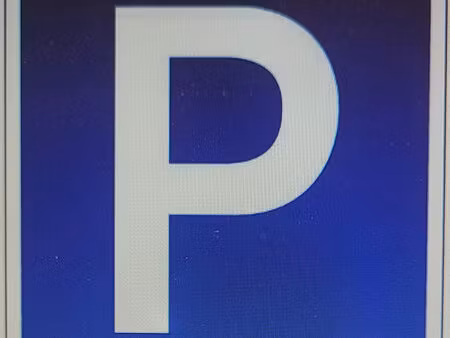 location parking / box  10.00m²  chartres