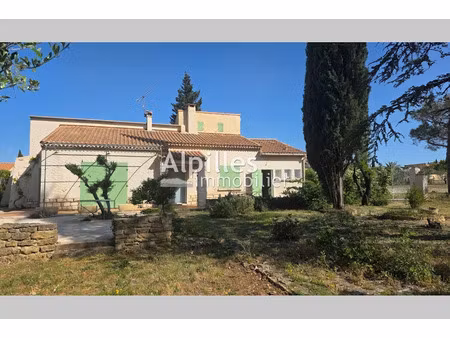 location maison 6 pièces 131 m² à aureille (13930)  1 500 €