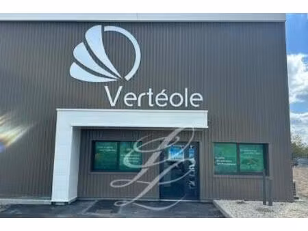 location - local d'activite 385 m