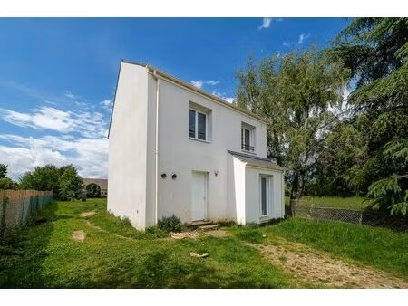 maison de 3 pièces de 97 m² à péroy-les-gombries