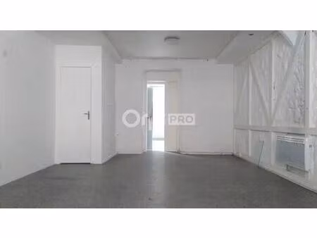 location commerce pau 64000 47m²