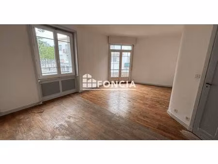 appartement type 3 à proximité immédiate du centre-ville