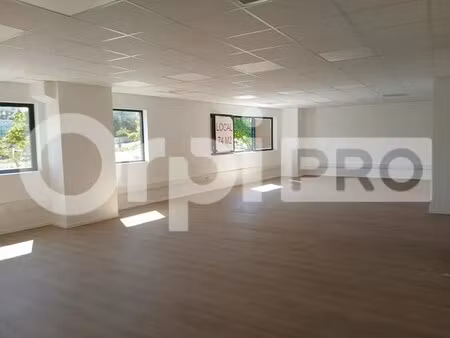 location bureaux 74 m²