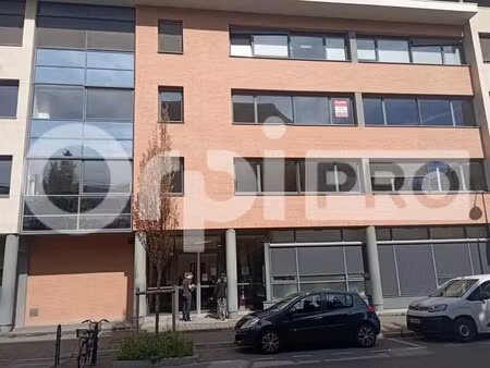 location bureaux 67 m²
