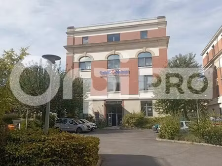 location bureaux 743 m²