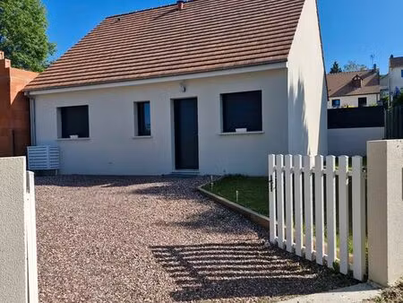 location pavillon houdan t2k sur terrain clos