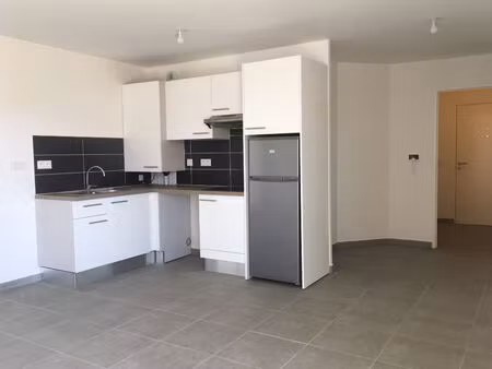 location appartement 3 pièces  65.62m²  savigny