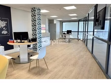 location commerce uzein 64230 79m²
