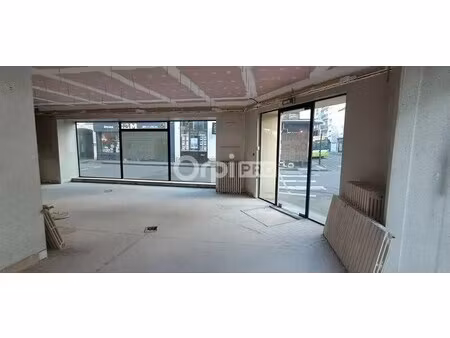 location commerce pau 64000 80m²