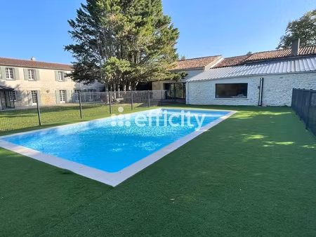 maison 10 pièces - 360 m²