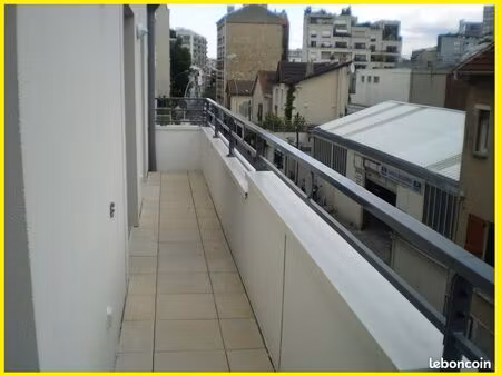 2p avec balcon sud très bien placé proche rer la défense