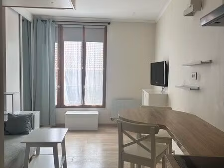 studio meublé 19 m² – pyrénées / buttes-chaumont – 920 cc