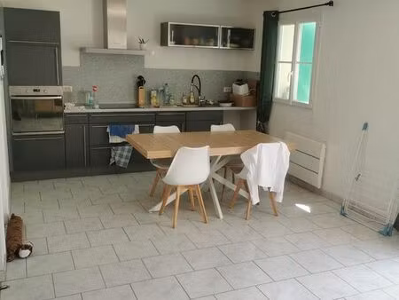 maison 82 m2 3 chambres avec garage et jardinet. loyer mensuel 850