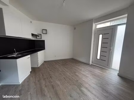 t2 de 37m² - st etienne centre ii - 390 hc