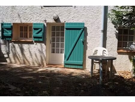 loue studio meublé 16 m² toulon est faron dans propriété arborée
