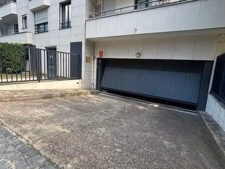 parking/box 11 m² puteaux