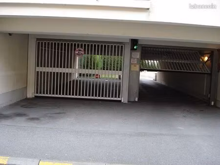 parking/box 20 m² reims