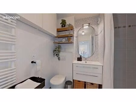 studio meublé décoré avec goût