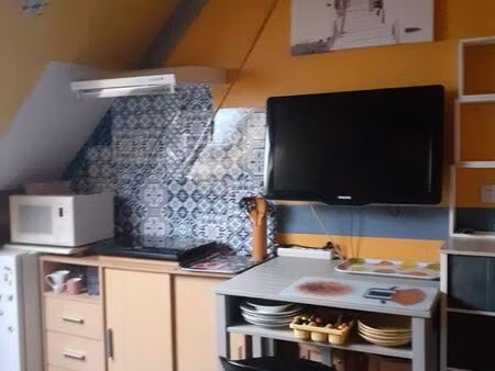 grande chambre meublée