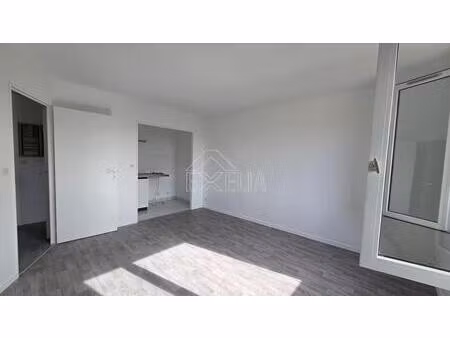 appartement 2 pièces de 35 87 m² avec parking et cave au 3ème étage avec ascenseur à mante