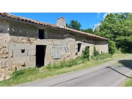 charras  maison à rénover  terrain 8000m²