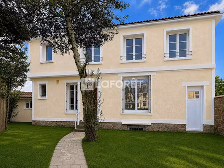 maison rénovée avec accord de surélévation d'un étage.