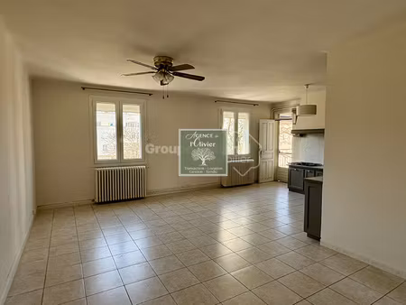 arles. grand appartement trinquetaille.