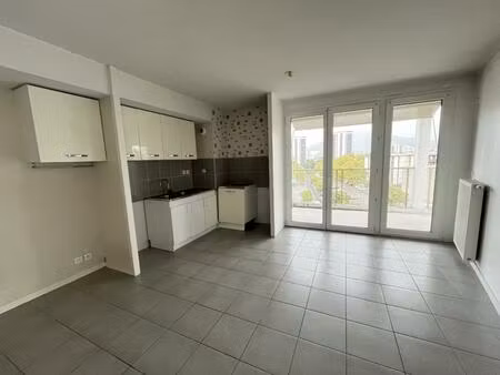 t2 + garage a louer