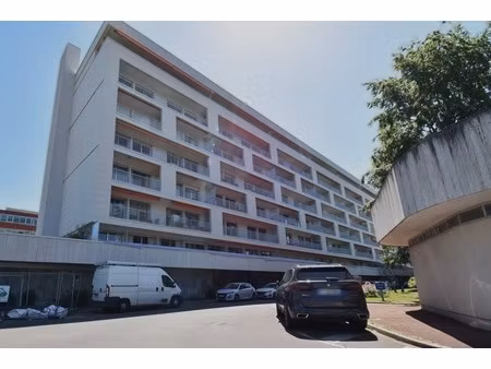 superbe t2 rénové avec parking – vendu loué – emplacement premium