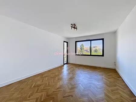 marseille prado superbe t4/5 traversant de 122 m² avec box fermé