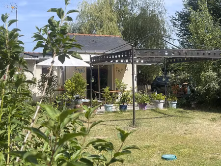 maison de plein pied d'environ 80m2 composee de 2 chambres a 10mn saumur avec terrain arbo