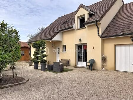 maison traditionnelle de 153 m² à dienay