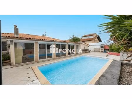 à vendre belle maison familiale lumineuse avec piscine lormont village