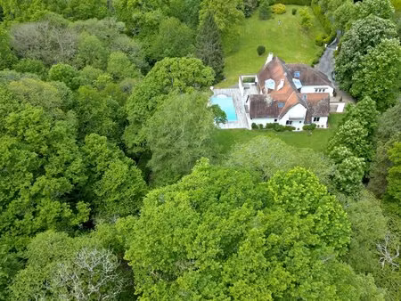 maison exceptionnelle située dans un cadre privé.