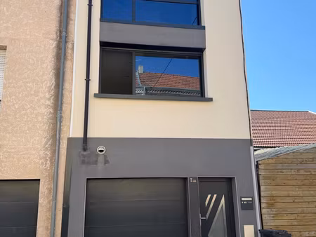 à louer maison de ville contemporaine avec garage