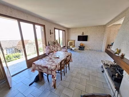 maison de 181 m² à allemant