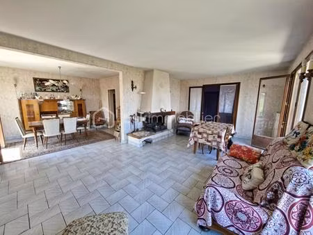 pavillon de 181 m² sur sous-sol beaux volumes
