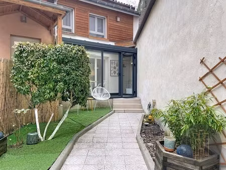 rare à charpennes - villeurbanne : maison avec jardin et stationnement