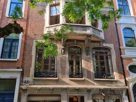 magnifique hôtel de maître dans le quartier des vennes