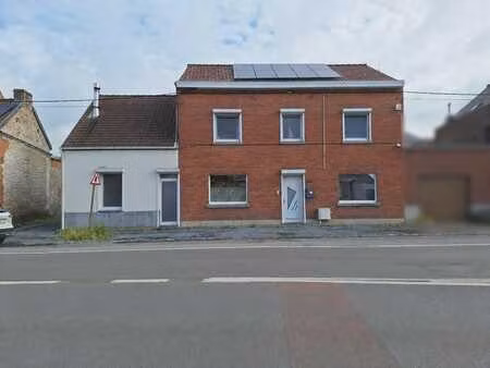 belle et grande maison avec jardin et car port