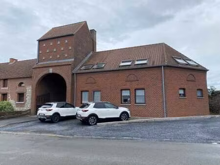 appartement 1 ch sis au rez-de-chaussée avec 1 emplacement p